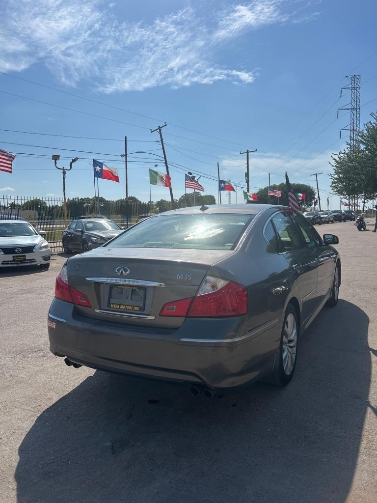 Infiniti M  2009
