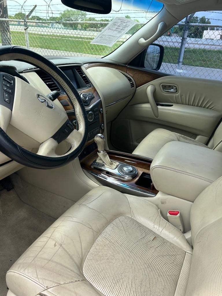 Infiniti QX56  2011