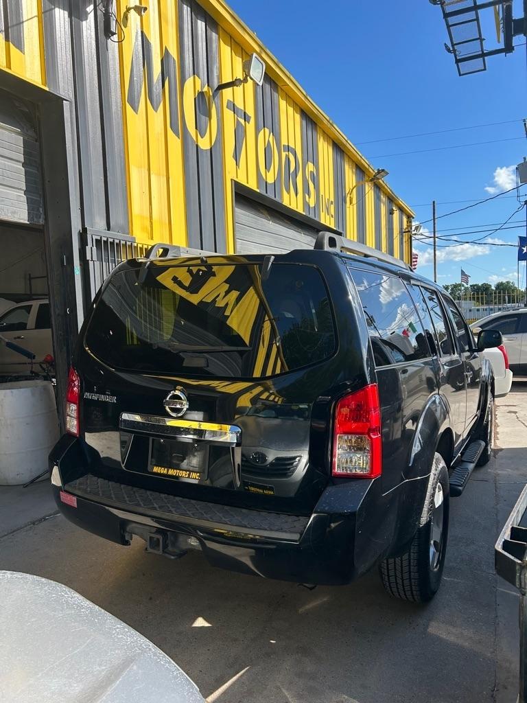 Nissan Pathfinder  2011