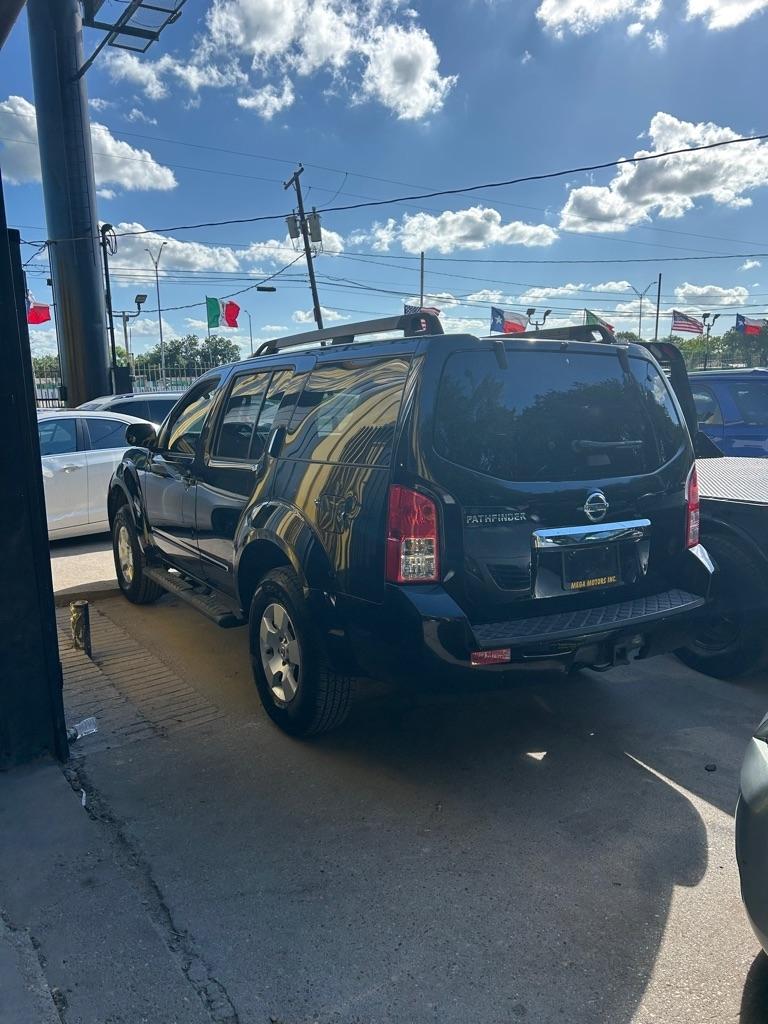 Nissan Pathfinder  2011