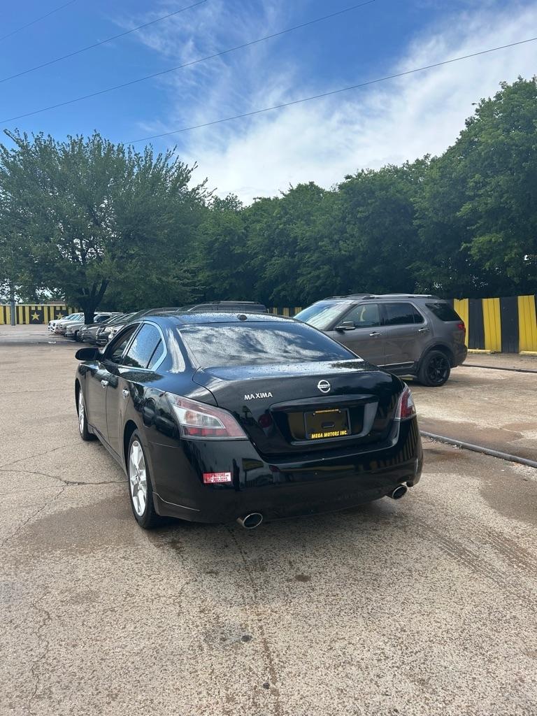 Nissan Maxima  2012