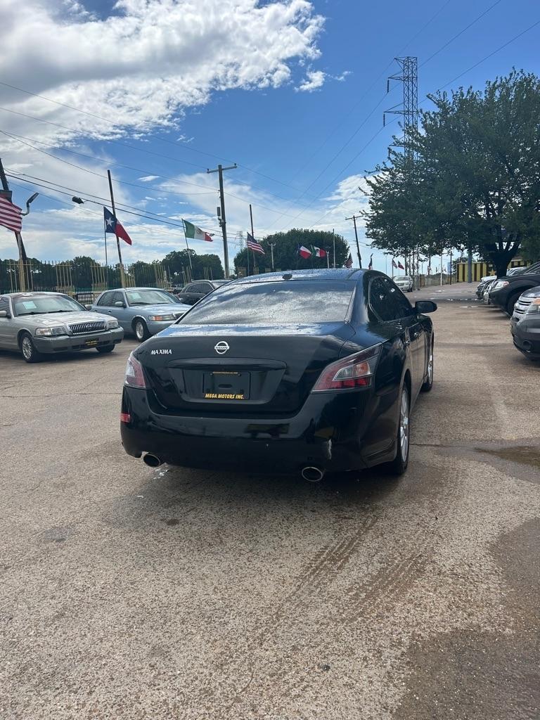 Nissan Maxima  2012