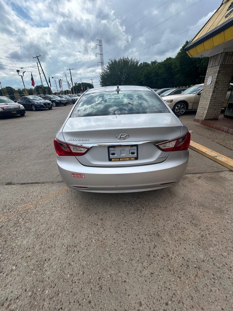 Hyundai Sonata  2011