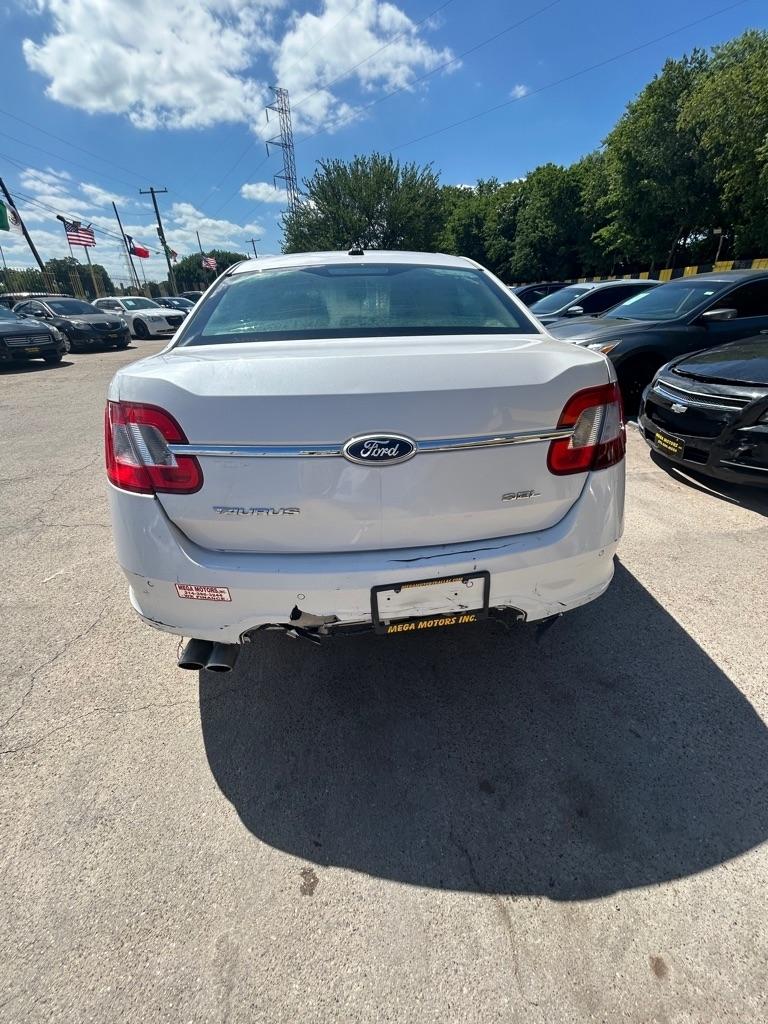 Ford Taurus  2011