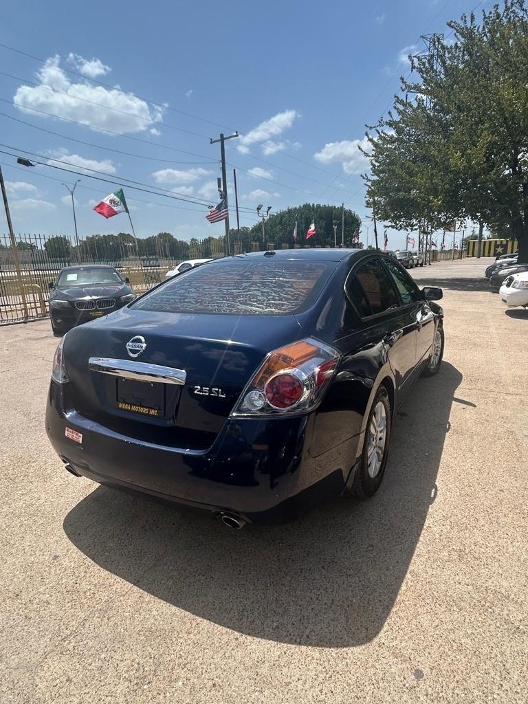 Nissan Altima  2012