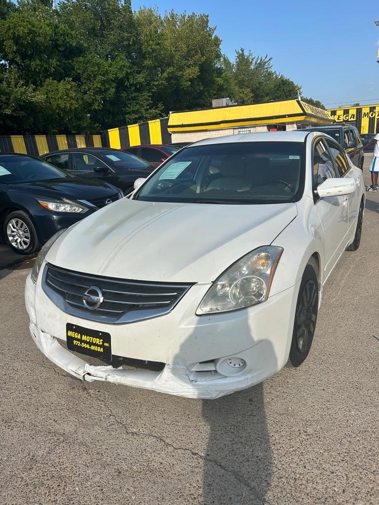Nissan Altima  2010