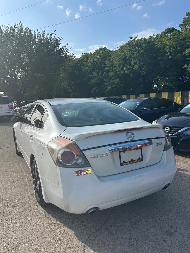Nissan Altima  2010