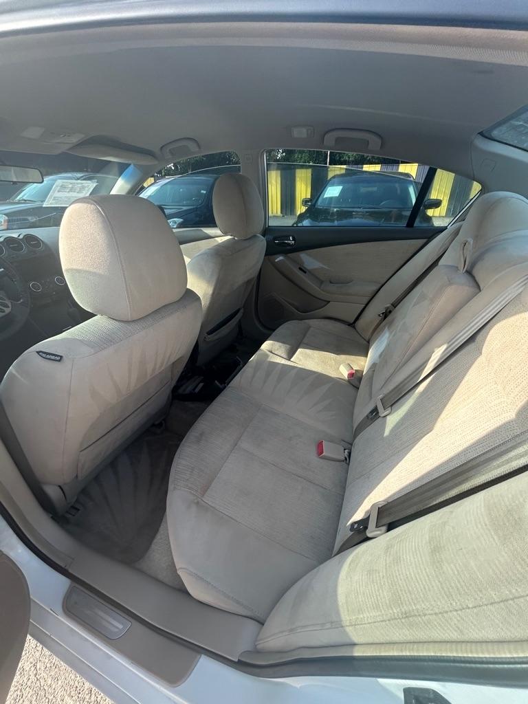 Nissan Altima  2010