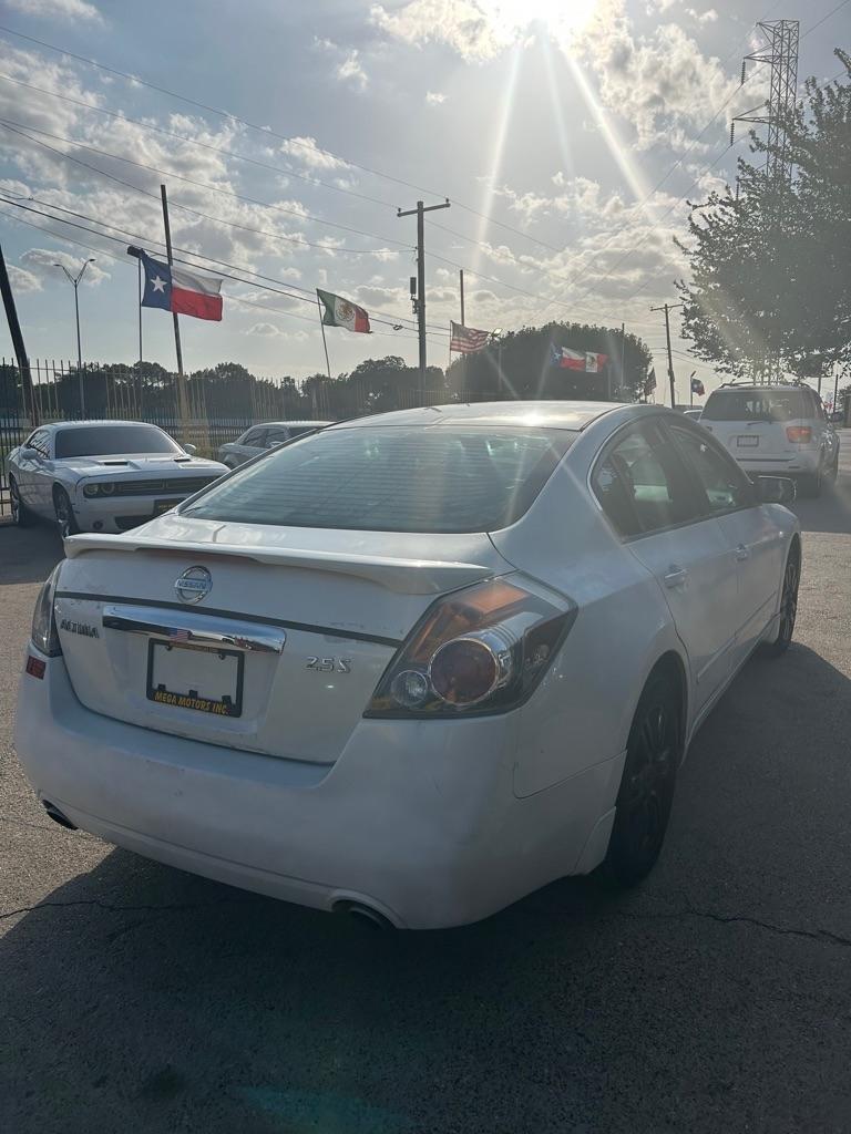 Nissan Altima  2010