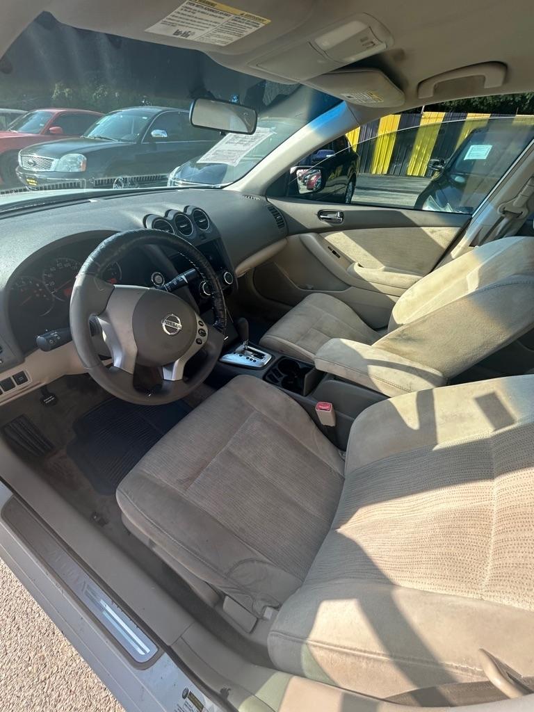 Nissan Altima  2010