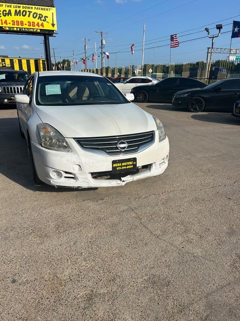 Nissan Altima  2010