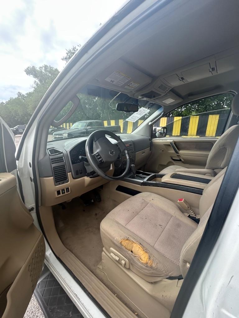 Nissan Armada  2005