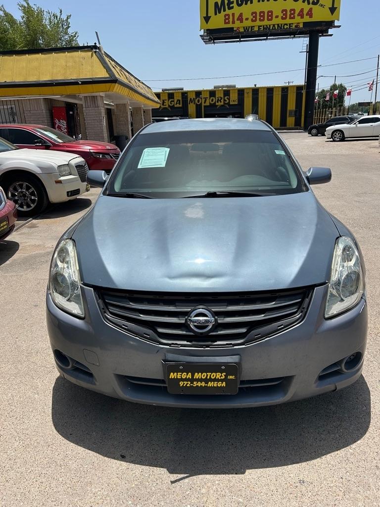 Nissan Altima  2010