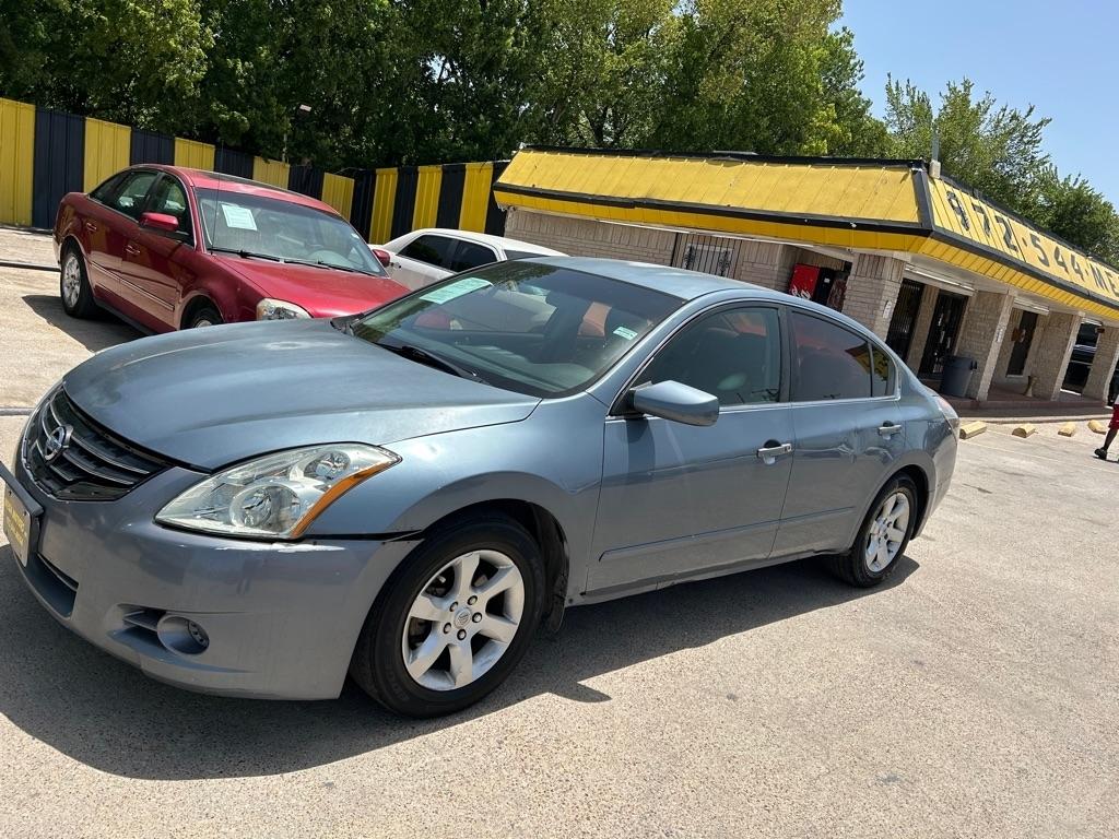 Nissan Altima  2010