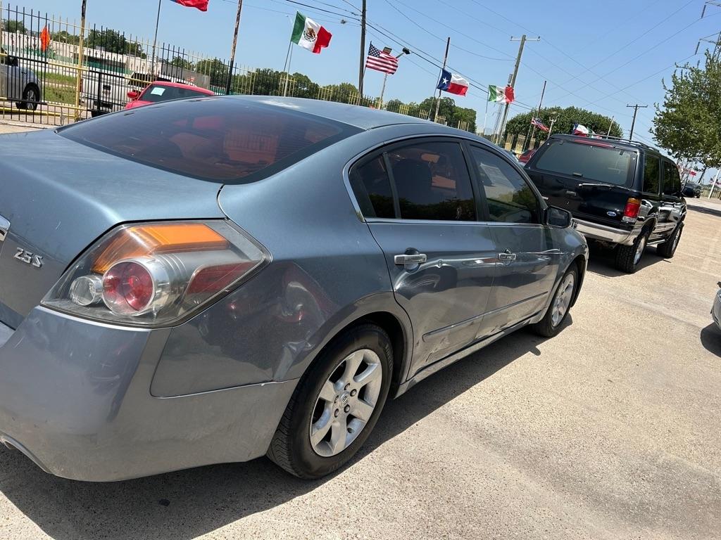 Nissan Altima  2010
