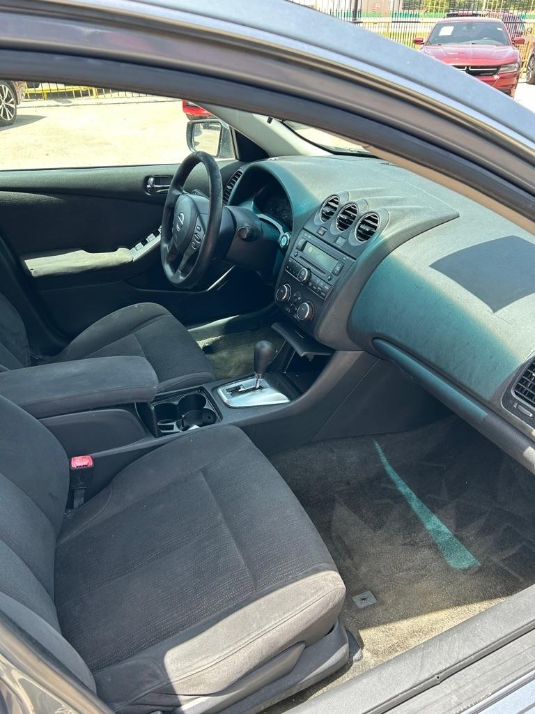 Nissan Altima  2010