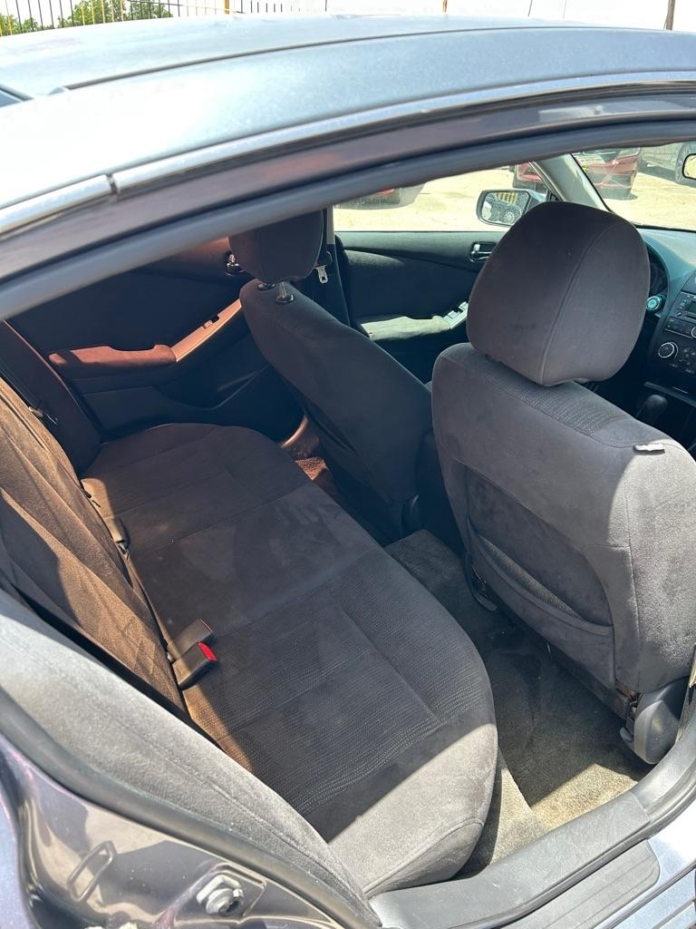 Nissan Altima  2010