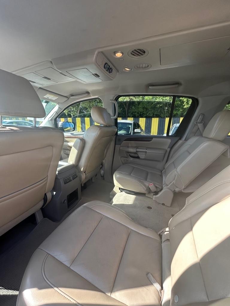 Nissan Armada  2014