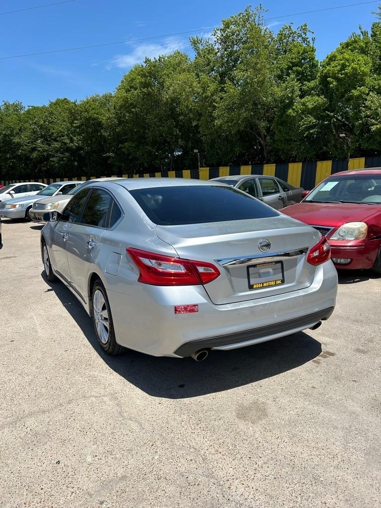 Nissan Altima  2016