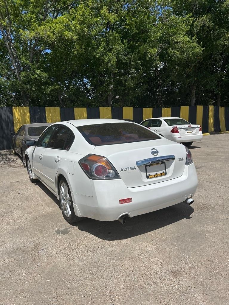 Nissan Altima  2010