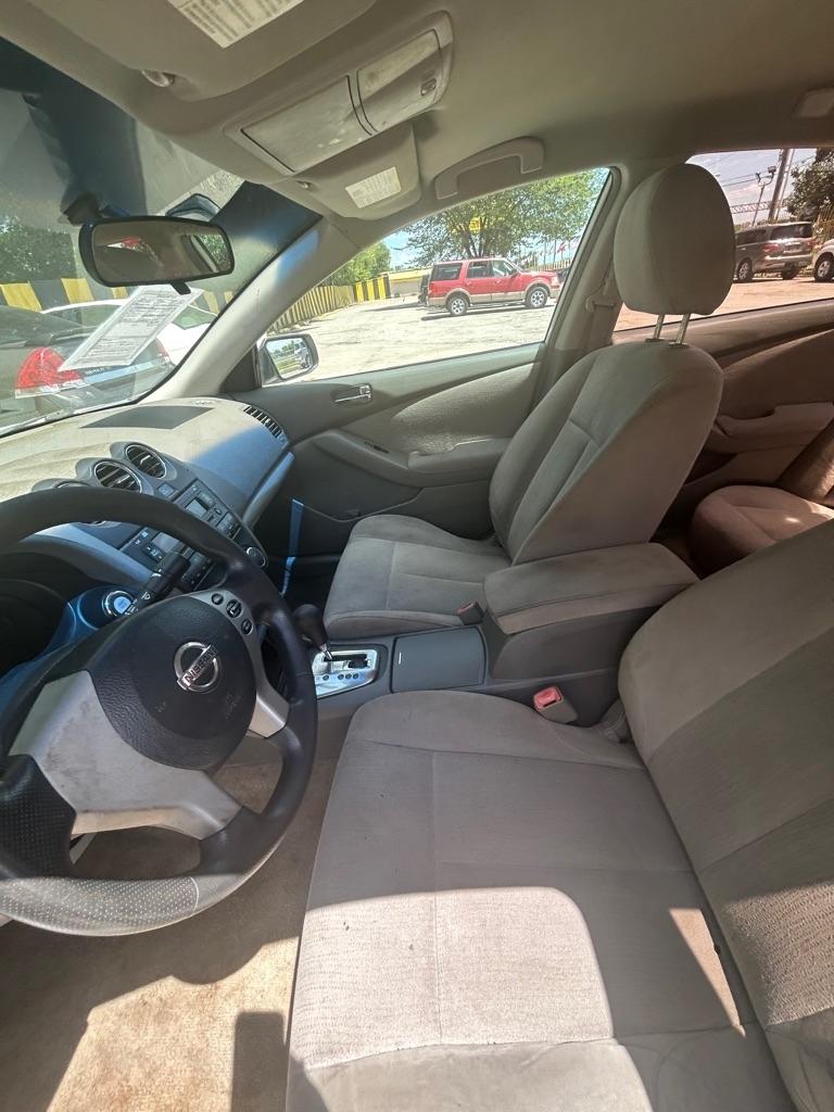 Nissan Altima  2010