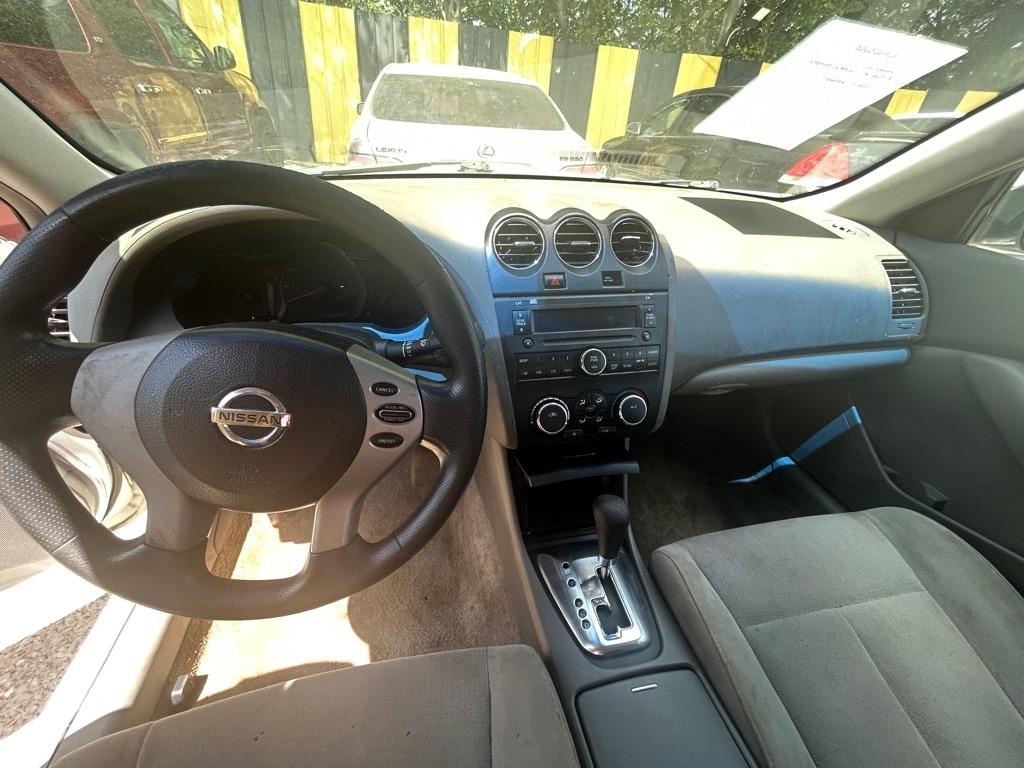 Nissan Altima  2010