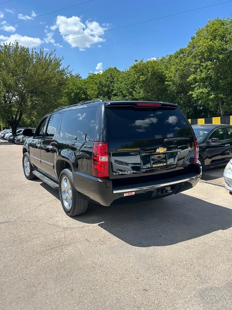 Chevrolet Suburban  2014
