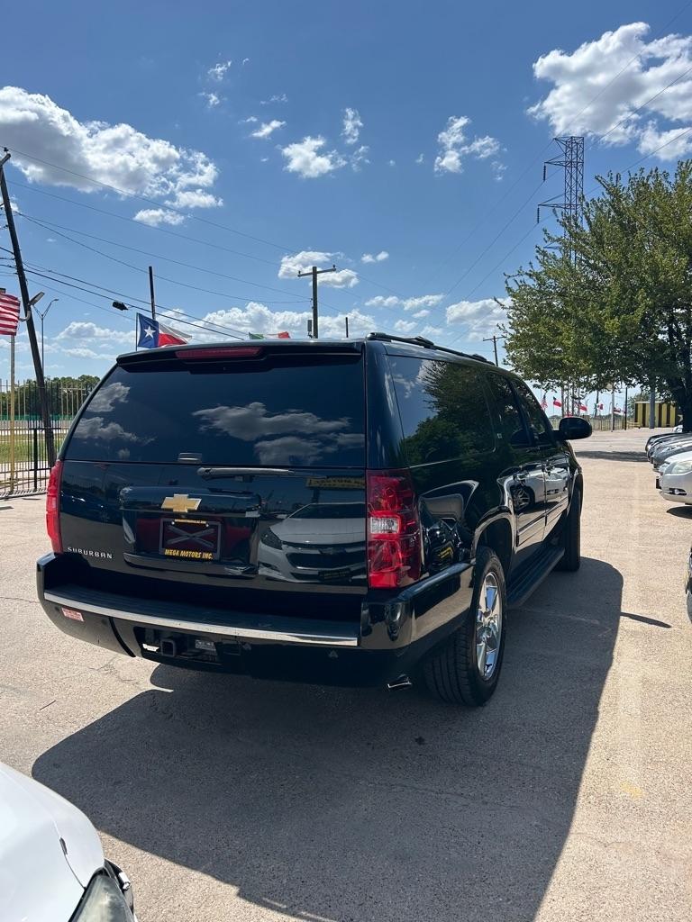 Chevrolet Suburban  2014
