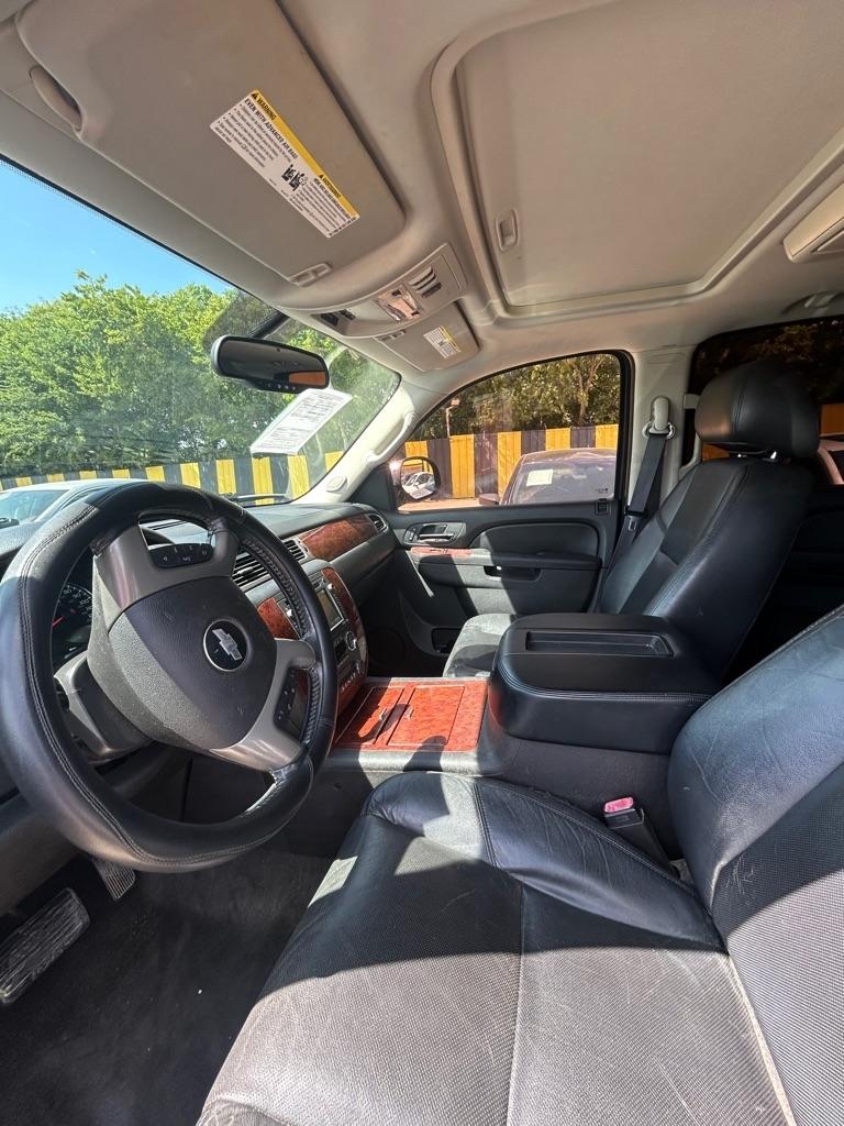 Chevrolet Suburban  2014