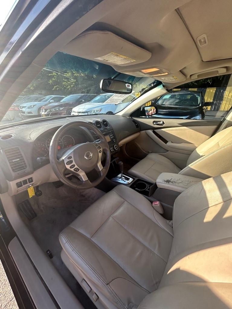 Nissan Altima  2012