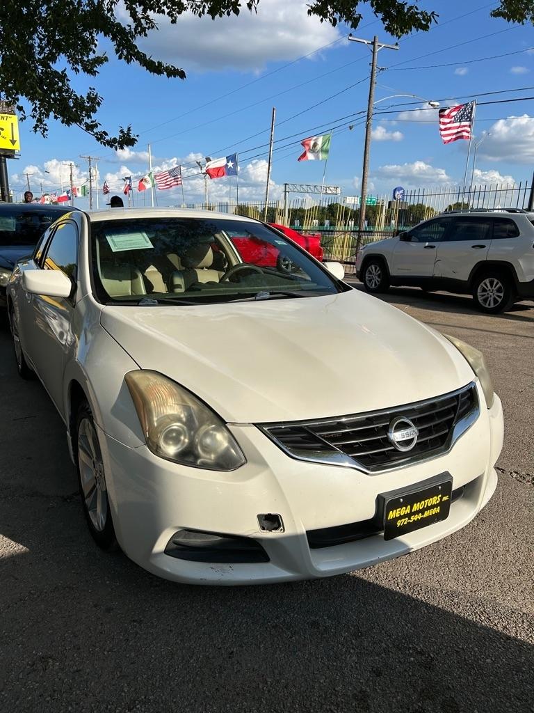 Nissan Altima  2010