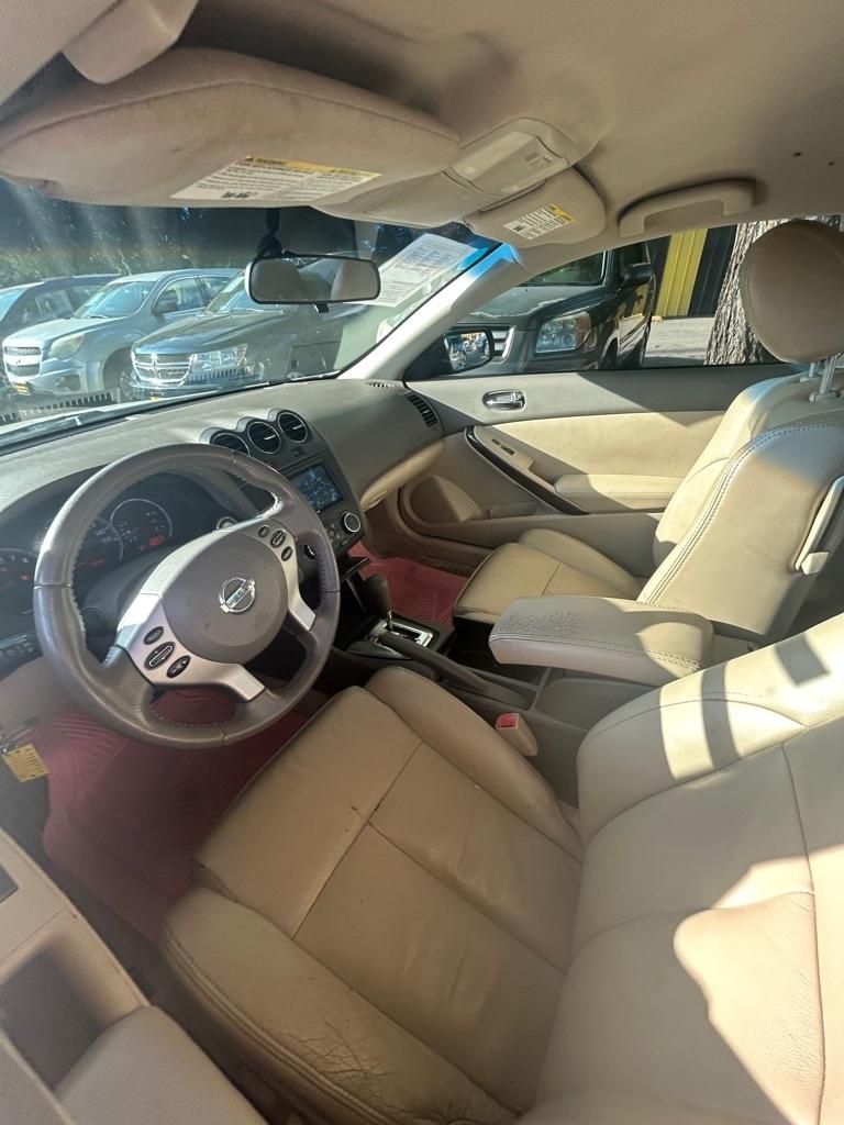 Nissan Altima  2010