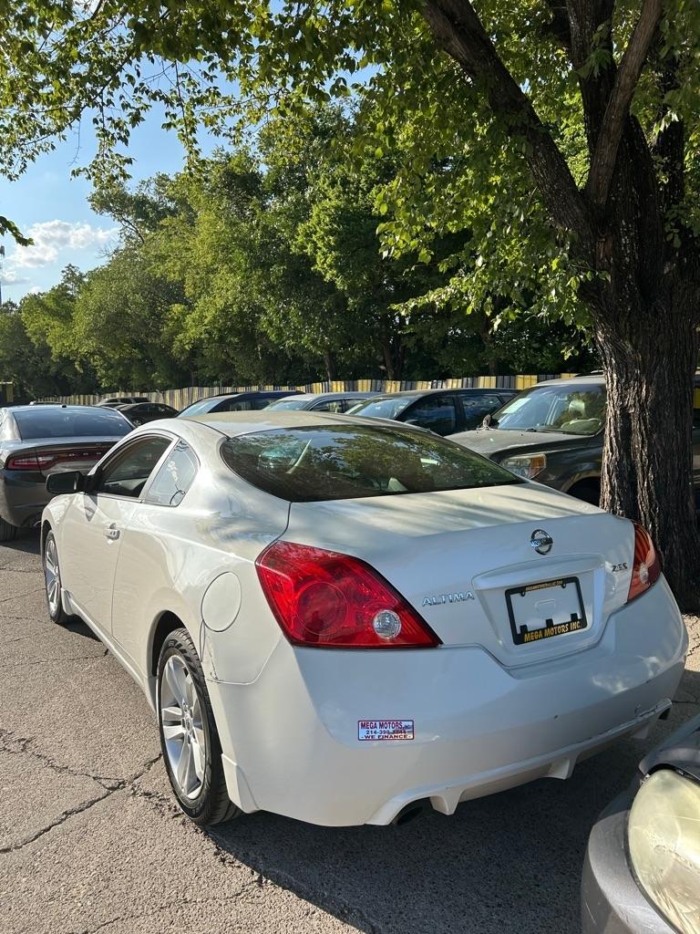 Nissan Altima  2010