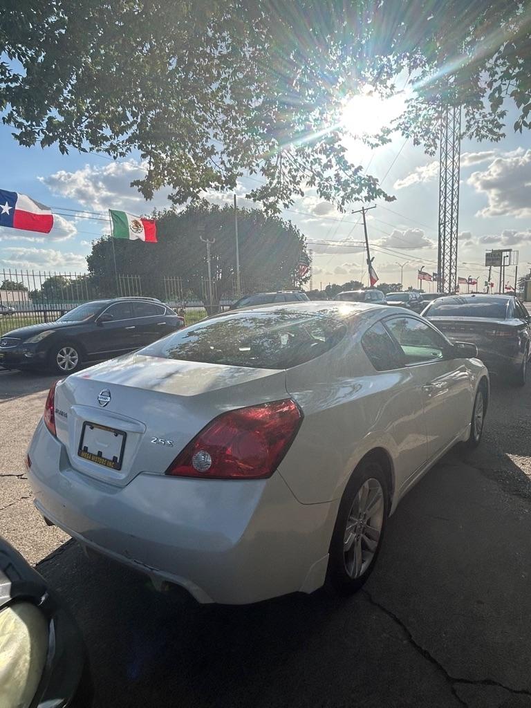 Nissan Altima  2010