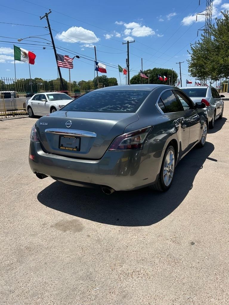 Nissan Maxima  2014