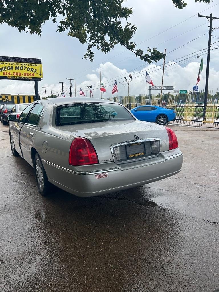 Lincoln Town Car  2009