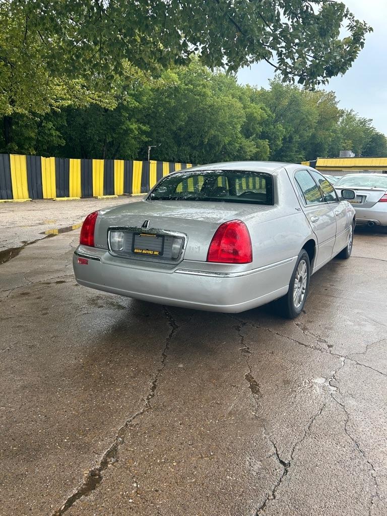 Lincoln Town Car  2009