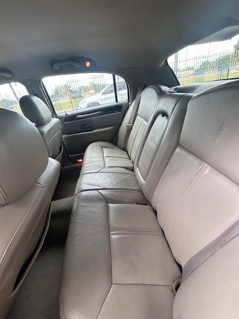 Lincoln Town Car  2009