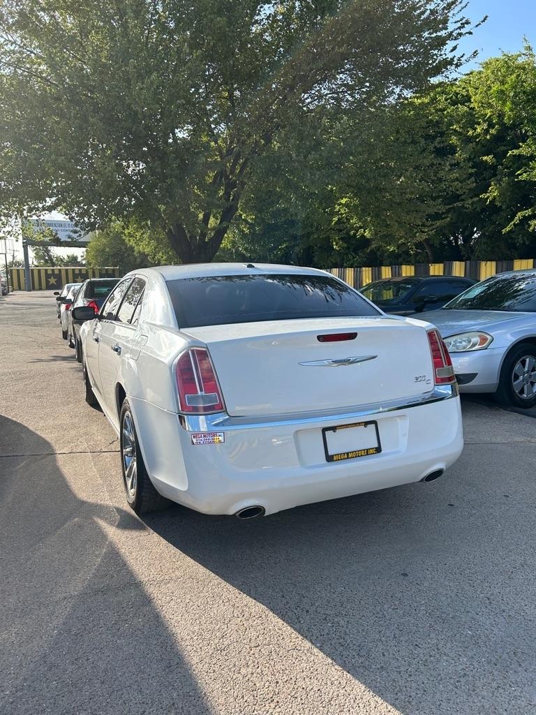 Chrysler 300  2011