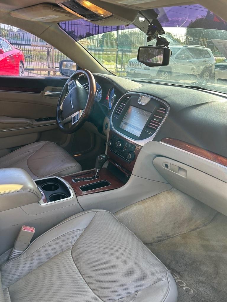 Chrysler 300  2011