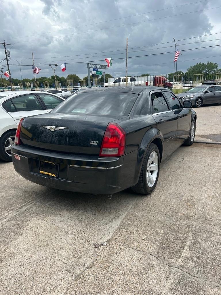 Chrysler 300  2005