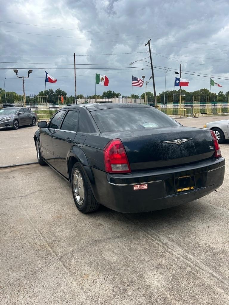Chrysler 300  2005