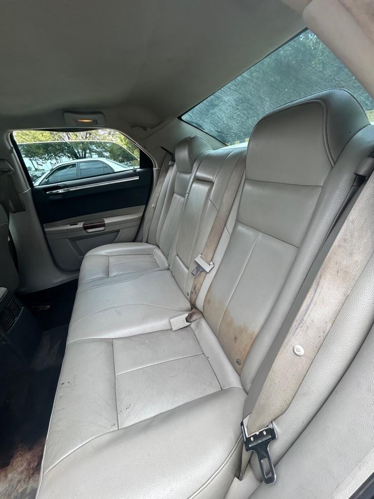 Chrysler 300  2005