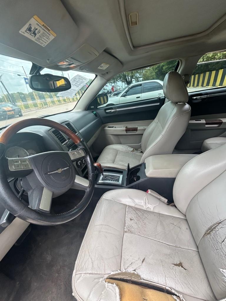Chrysler 300  2005