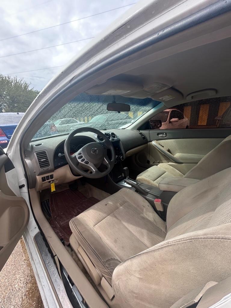 Nissan Altima  2010