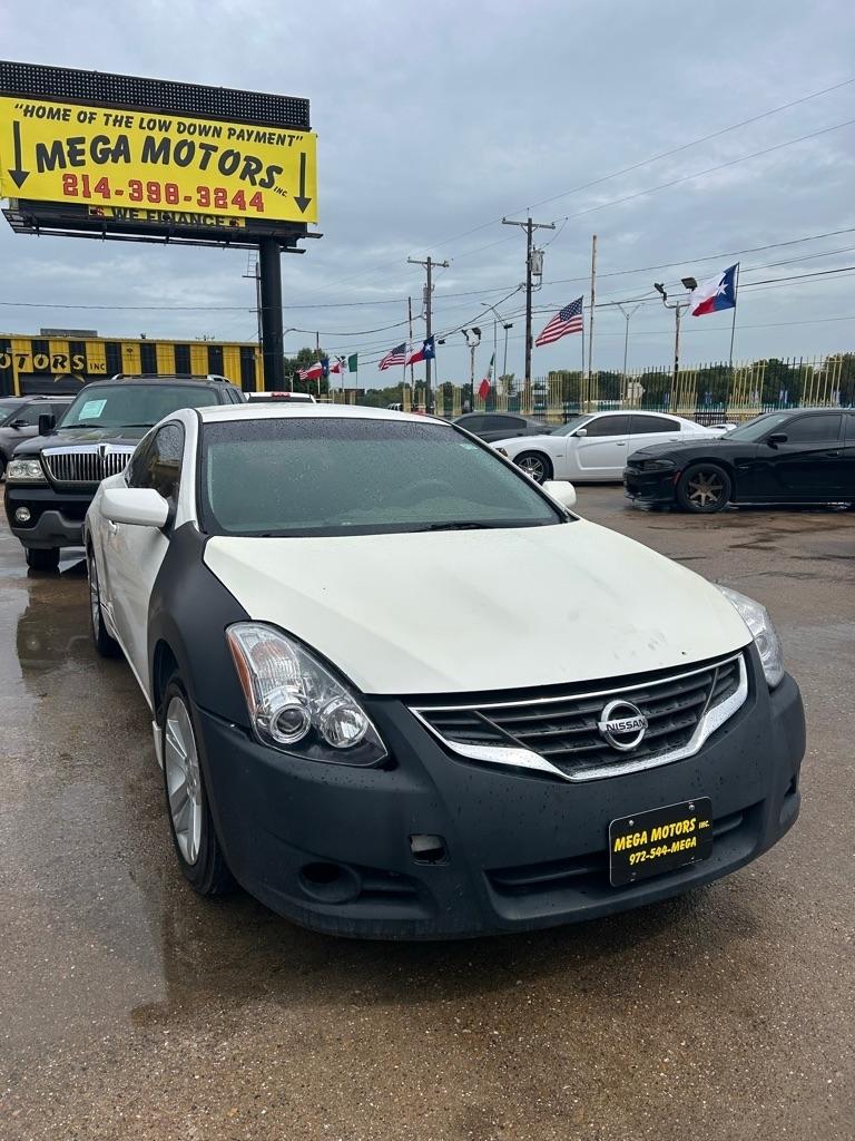 Nissan Altima  2010