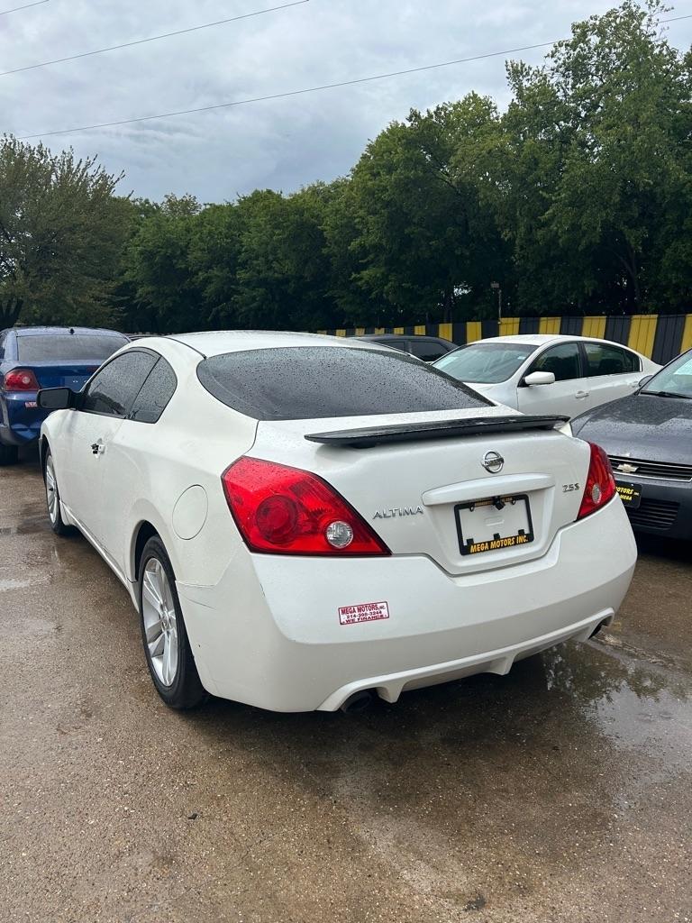 Nissan Altima  2010