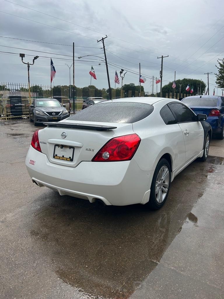 Nissan Altima  2010