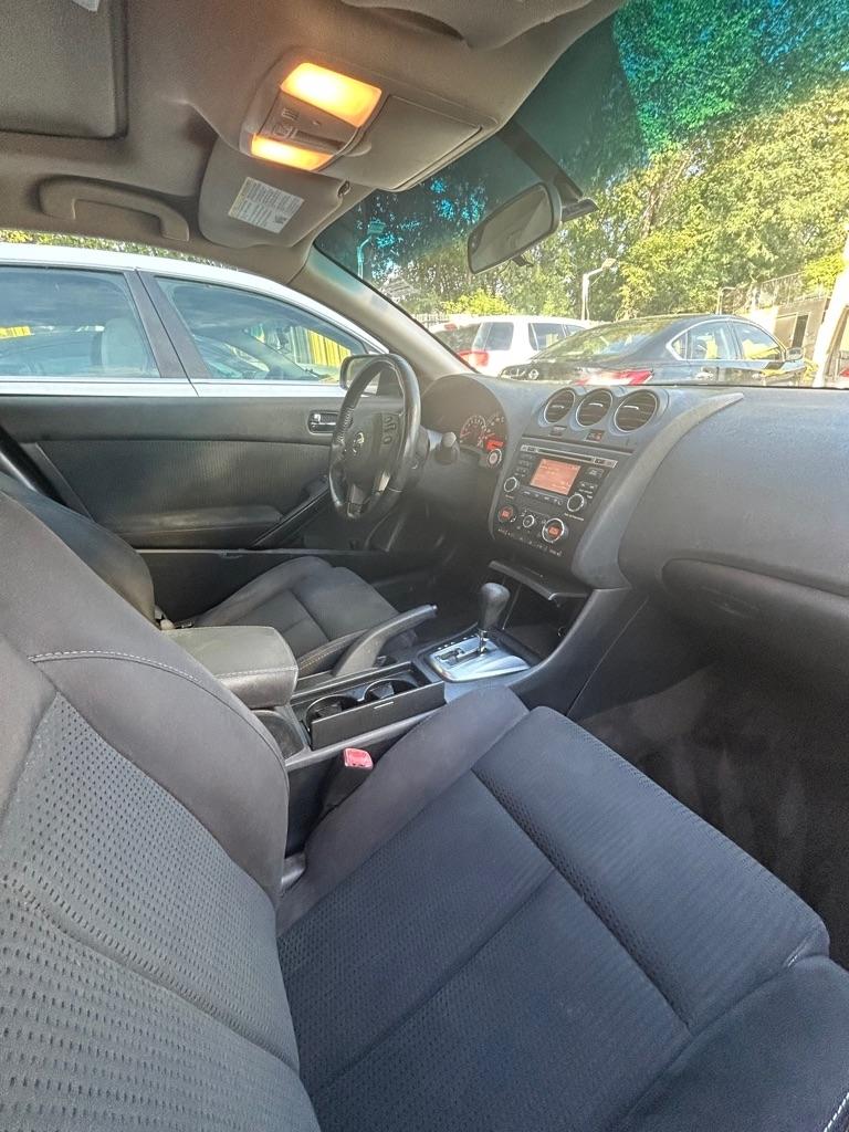 Nissan Altima  2010