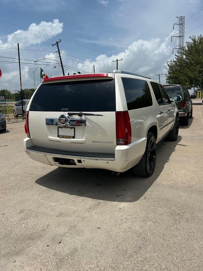 Cadillac Escalade  2013